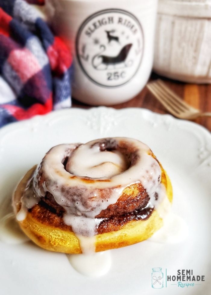 Use your air fryer for breakfast and make these super easy Air Fryer Cinnamon Buns from canned cinnamon rolls! 