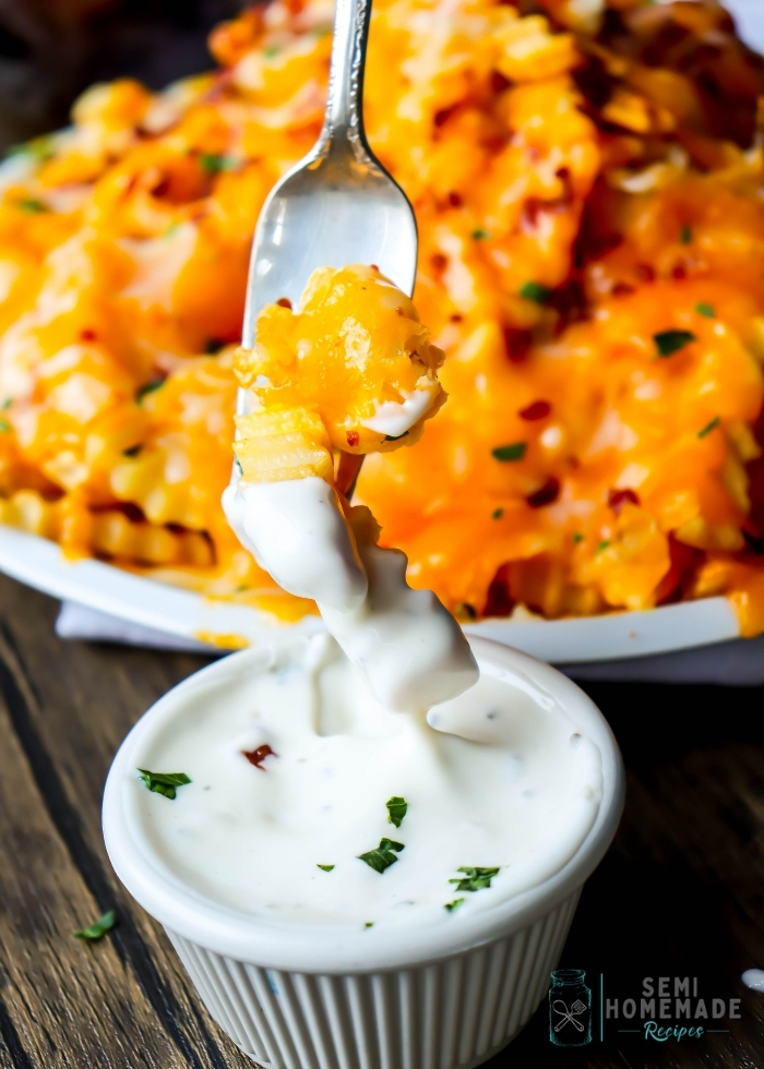 DIPPING ROCK-OLA LOADED CHEESE FRIES INTO RANCH