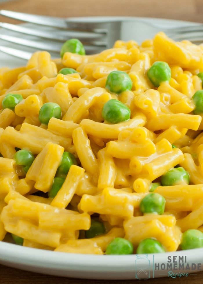 mac and cheese and peas