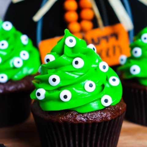 Monster Eyeball Cupcakes (2)