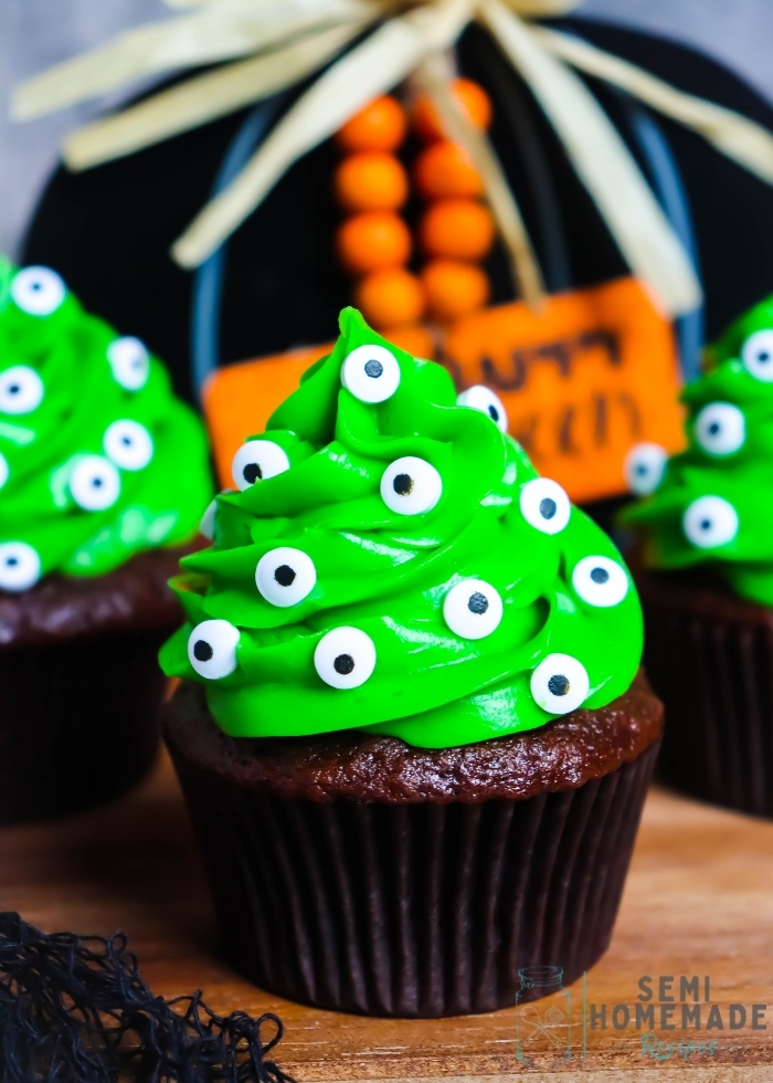 Monster Eyeball Cupcakes (2)
