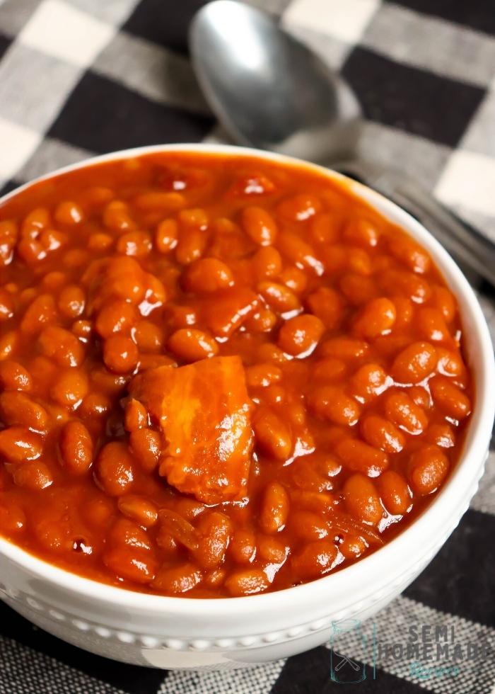 slow cooker baked beans in white bowl (1)