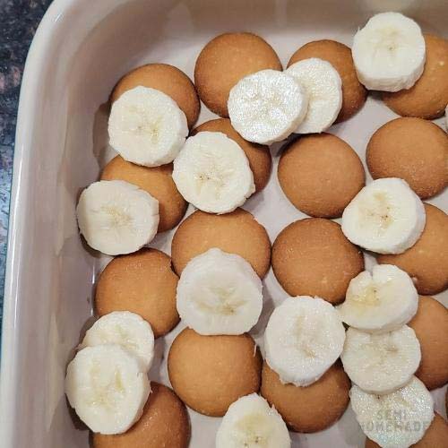 banana-slices-and-vanilla-wafers-in-casserole-dish
