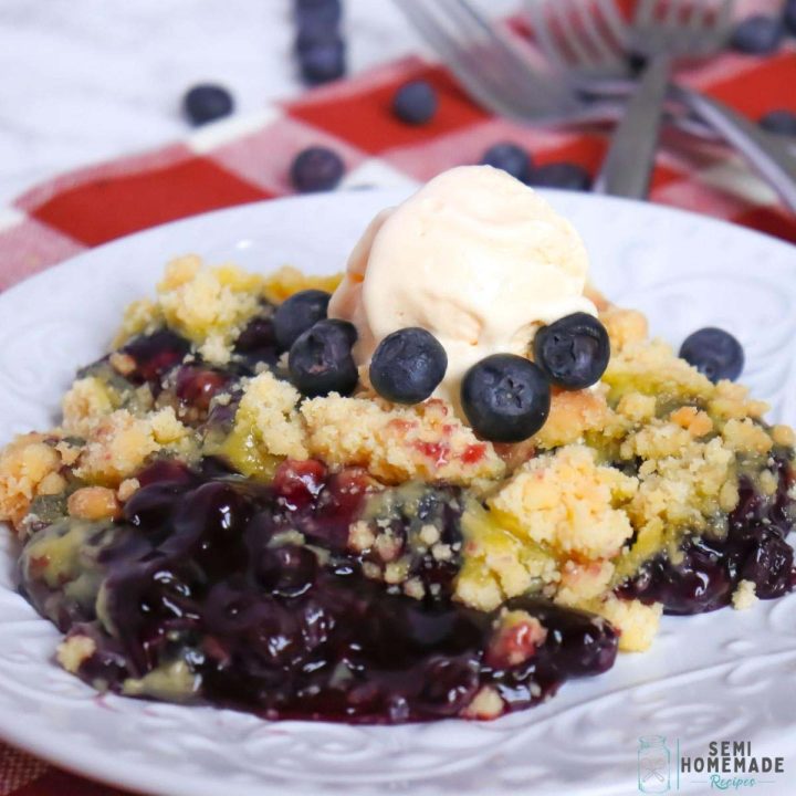 A tasty Semi Homemade Blueberry Crisp is made with canned blueberry pie filling, an easy cake mix crumble topping, sugar and butter!