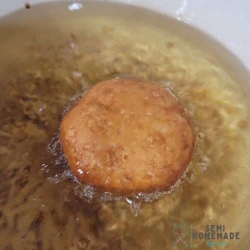 biscuit in oil frying