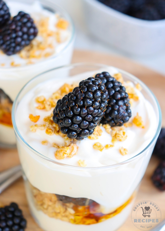 blackberry yogurt parfait