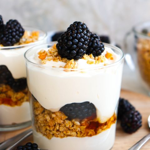 blackberry yogurt parfait