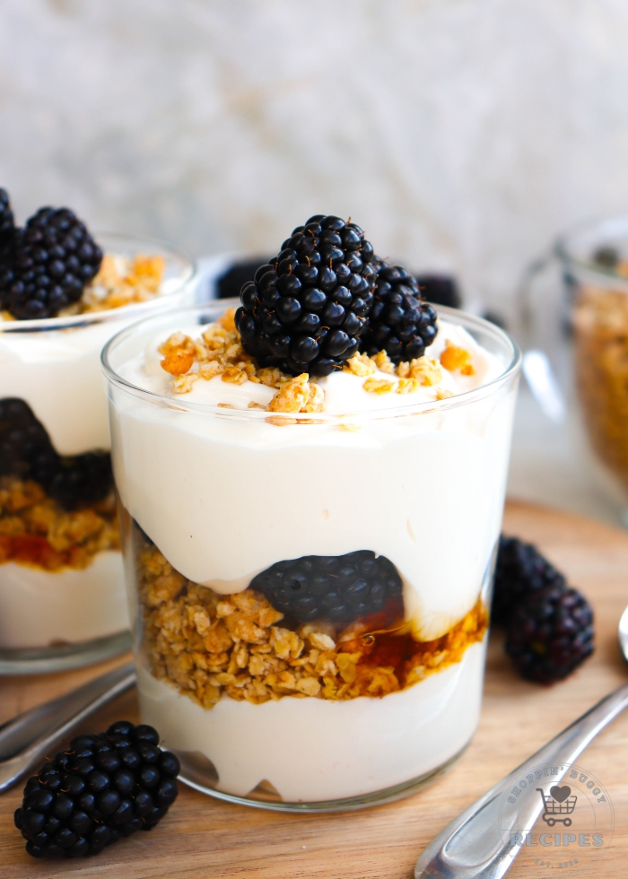 blackberry yogurt parfait